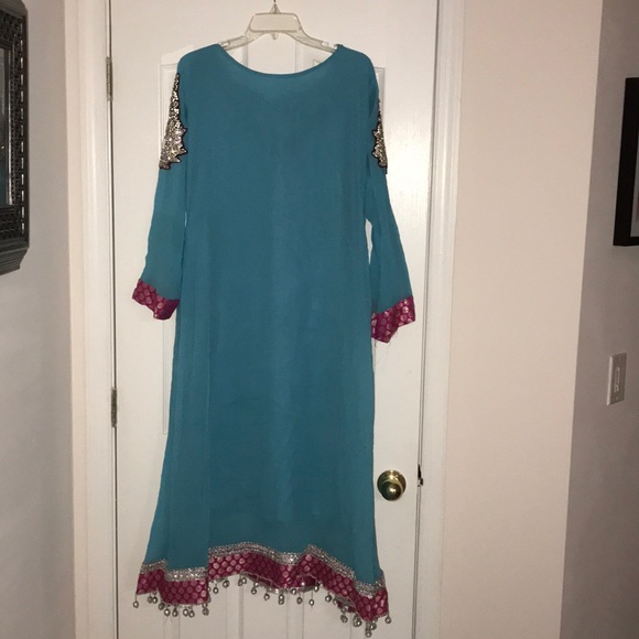 Beautiful custom made Pakistani Shalwar Kameez - Picture 4 of 5